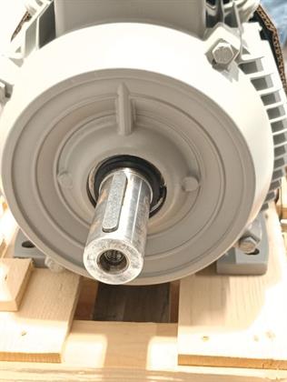 ik-industry/pd/siemens-motor-75kw-400v-1av2131a-1le10011ca134ab4-1le1001-1ca13-4ab4-unused-77870-3.jpg