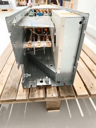 ik-industry/pd/siemens-simovert-p-ein-rueckspeise-6se7031-7ee85-1aa0-erz-stand-a2-top-zustand-81020-4.jpg