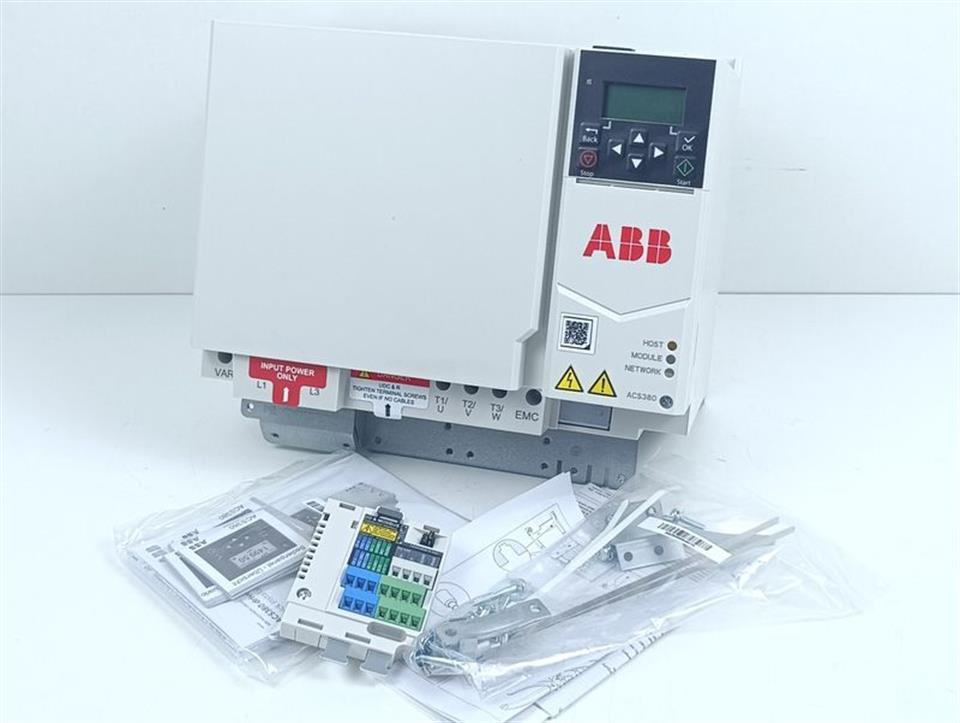 ABB ACS380 ACS380-040S-032A-4 32A 15kw 400V + BMIO-01 UNUSED & OVP