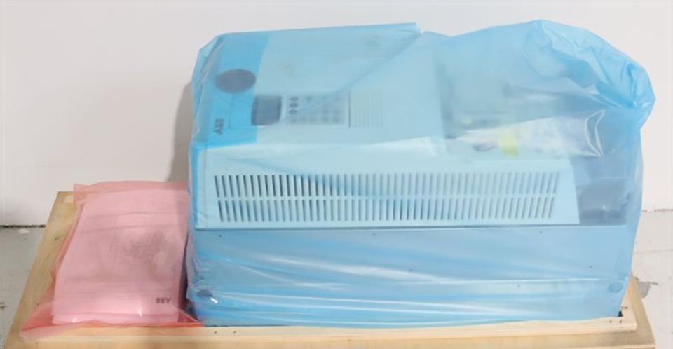 ABB ACS800-04-0120-3 +E210+J400+K454+L509+N651+P901 110kw 400V UNUSED OVP