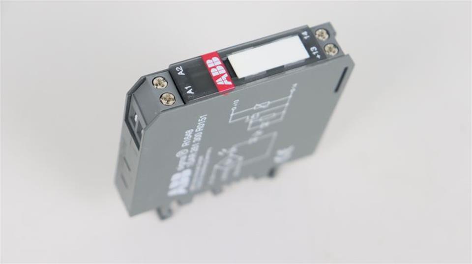 ABB Sigma R1648 Ausgabebaustein 1SAR 261 300 R0151 NEUWERTIG