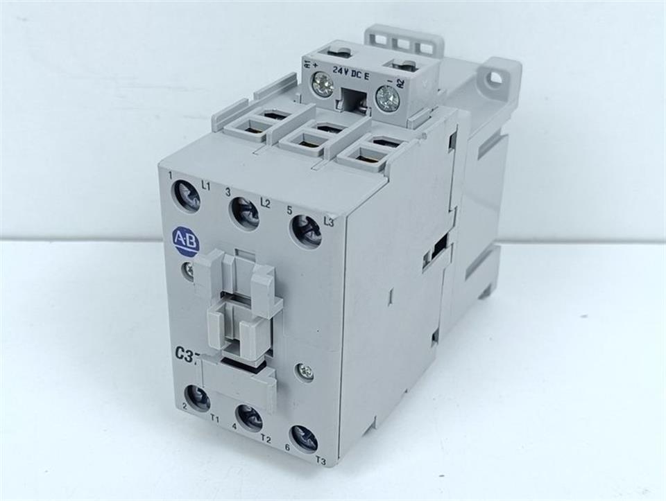 allen-bradley-100-c37e-100-c37e00-serc-6kv-690v-65a-top-zustand-80827-1.jpg
