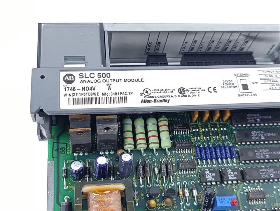 allen-bradley-slc-500-1746-n04v-analog-output-module-ser-a-top-zustand-81248-4.jpg