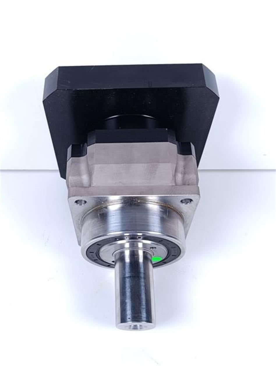 APEX Dynamics Getriebe AF100-S1-P1 RATIO: 003:1 NEUWERTIG