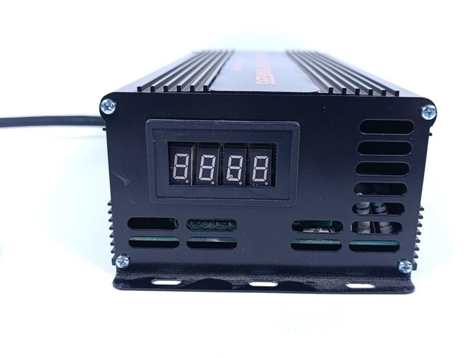 Betta Batteries Lead Crystal Battery Chargers 220V 50Hz TOP ZUSTAND & OVP