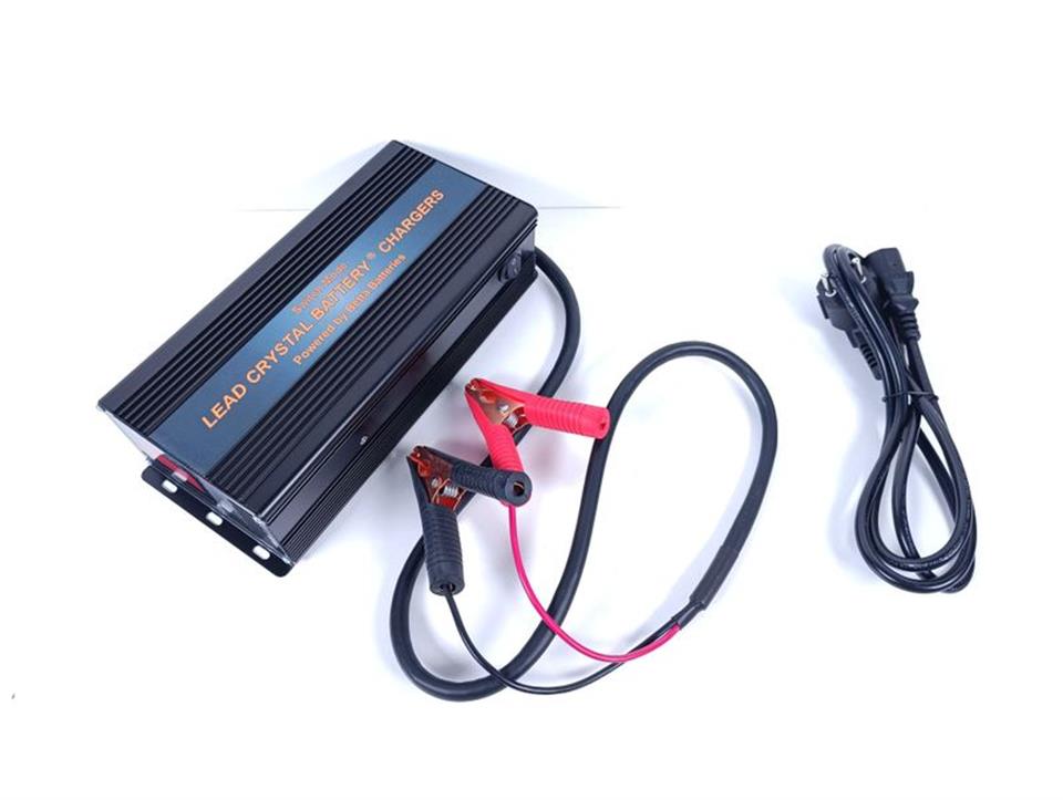 Betta Batteries Lead Crystal Battery Chargers + Klemmen 220V 50Hz UNUSED & OVP