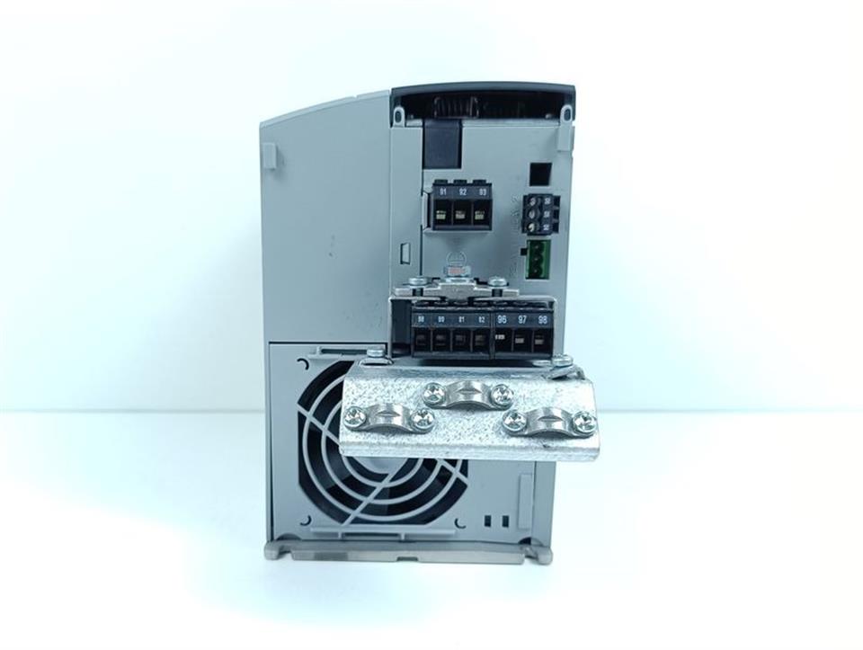 danfoss-vlt-fc-302p7k5t5e20h1bgxxxxsxxxxaxbxcxxxxdx-pn131b0052-tested-und-neuwertig-81876-4.jpg