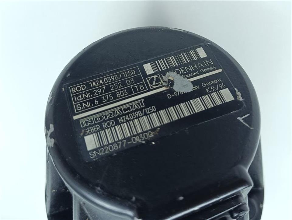 Indramat MAC071B-0-FS-4-C/095-A-0/WI520LV/S001 + ROD 1424.039B-1250 TOP ZUSTAND