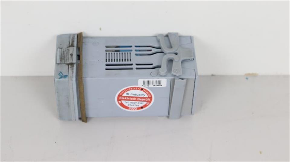 JUMO DTRON 316 PLAST 703045/281-100-23/000 TESTED