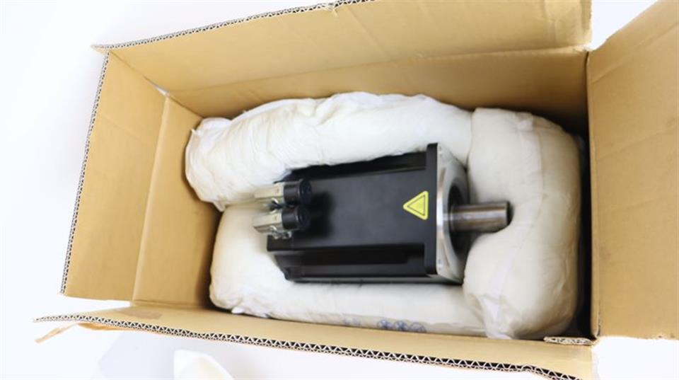 Kollmorgen 3 Ø PM Servomotor AKM64K-ANCNR-00 UNUSED UNBENUTZT