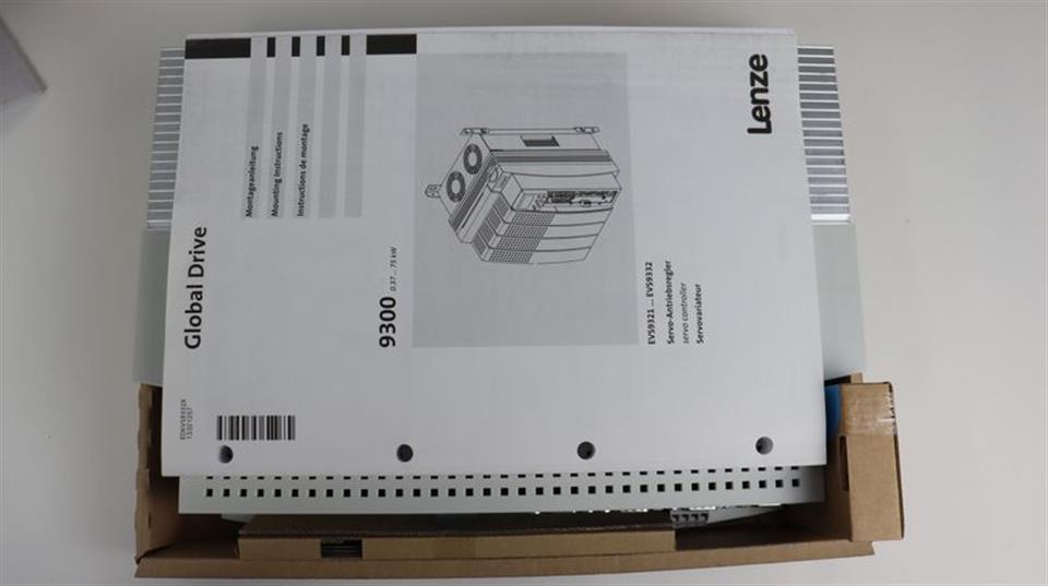 Lenze Vector 9300 EVS9321-ESV004 33.9321SE.8G.81.V004 UNUSED & OVP