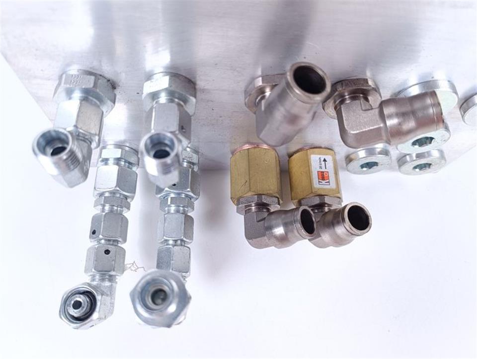 Müller co-ax 5-PCD-1 10 NC 0-200bar + 0 820 038 980 + 18015 24V DC TOP ZUSTAND