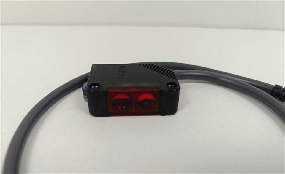 Omron Lichtschranke E3Z-R81 Fotoelektrischer Schalter UNUSED