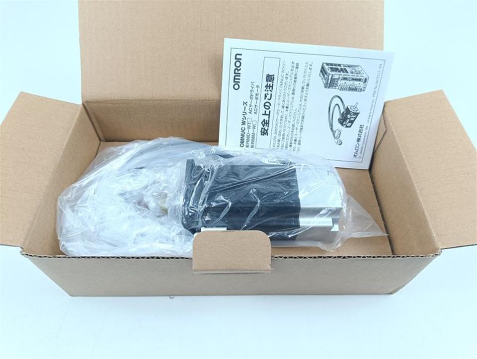omron-servomotor-r7m-a40030-s1-400w-200v-3000-rmin-motor-unused-und-ovp-81456-2.jpg