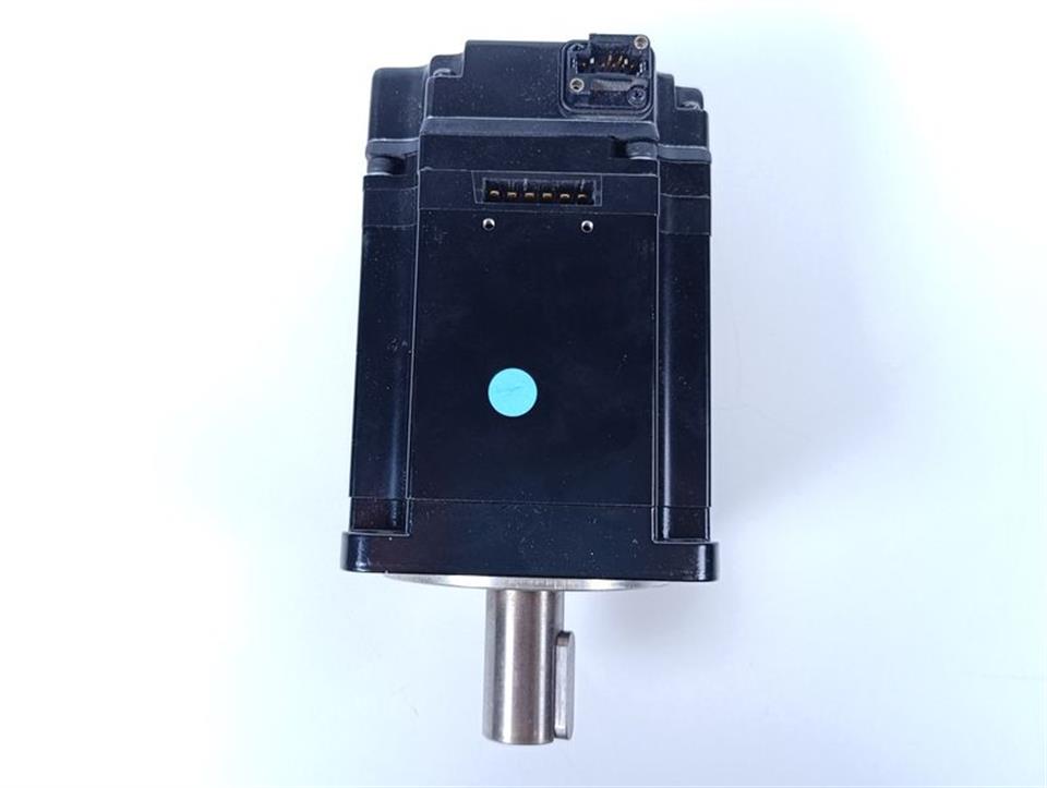 OMRON SGMAV-08ADA61-0Y Servomotor 750W 200V 5.3A 3000min NEUWERTIG