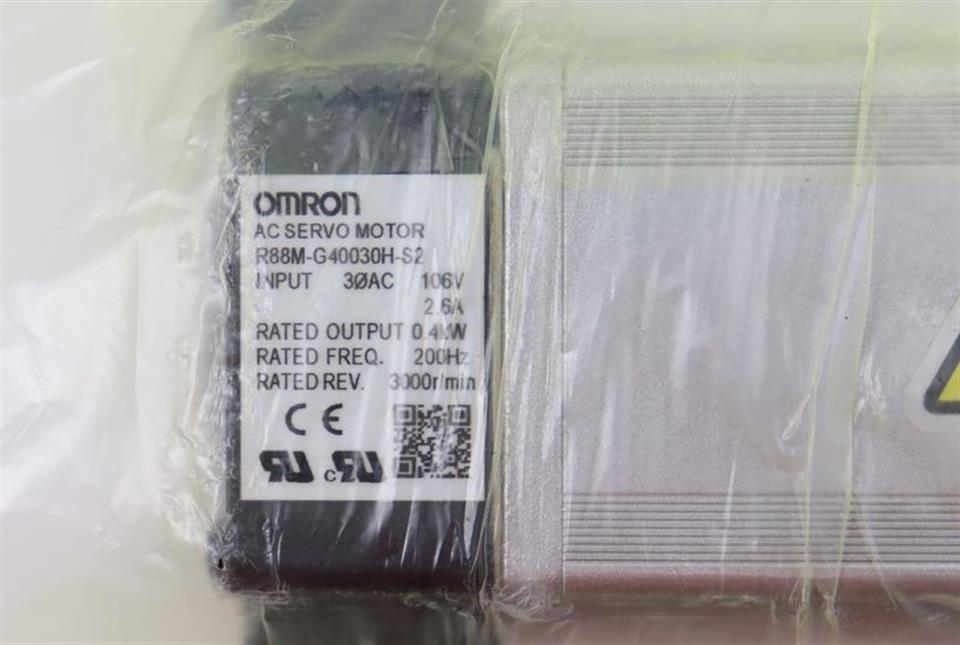 Omron Yaskawa R88M-G40030H-S2 AC Servo Motor Servomotor UNUSED & OVP