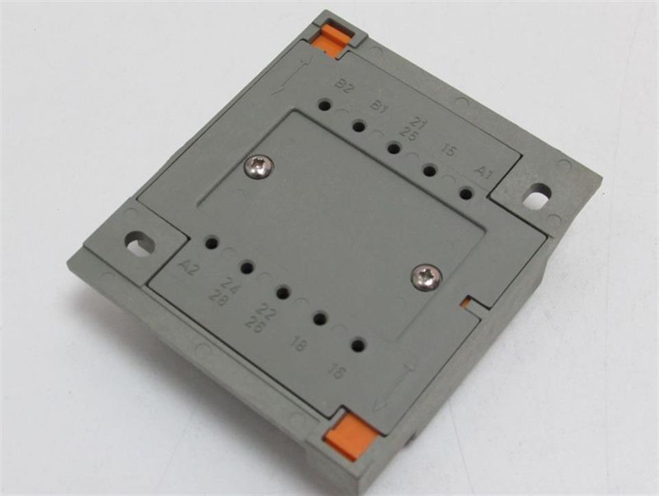 schleicher-buchsenplatte-b5-socket-panel-embase-unused-und-ovp-70902-3.jpg