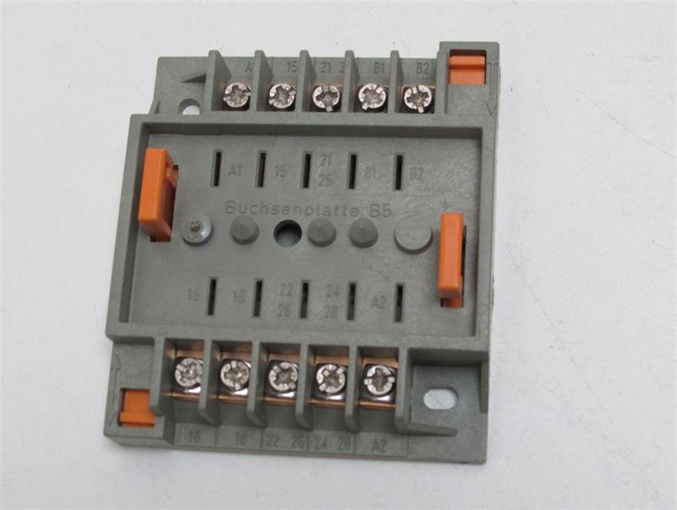 schleicher-buchsenplatte-b5-socket-panel-embase-unused-und-ovp-70902-4.jpg