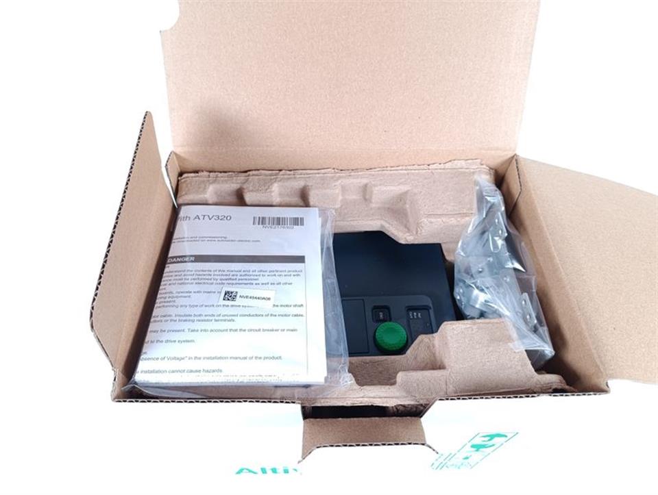 schneider-electric-altivar-320-atv320u30n4c-3kw-3hp-400v-unused-und-ovp-79585-3.jpg