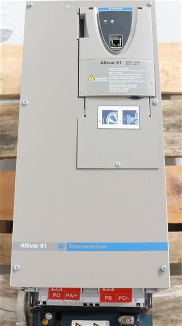 Schneider Electric Altivar 61 ATV61HD30N4 +Drossel +Keypad 400V 30kw TOP ZUSTAND