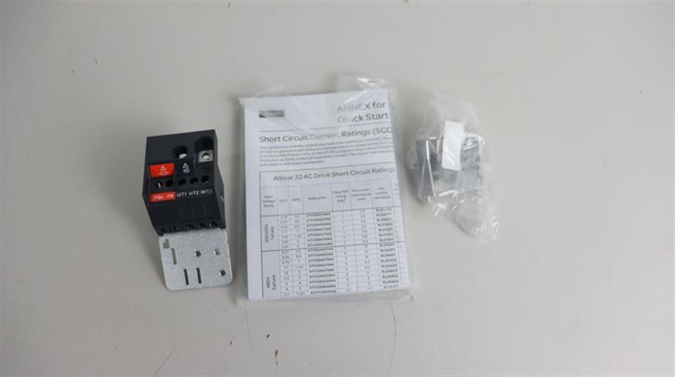 schneider-electric-altivar-atv32h055m2-frequenzumrichter-neuwertig-tested-ovp-64031-8.jpg