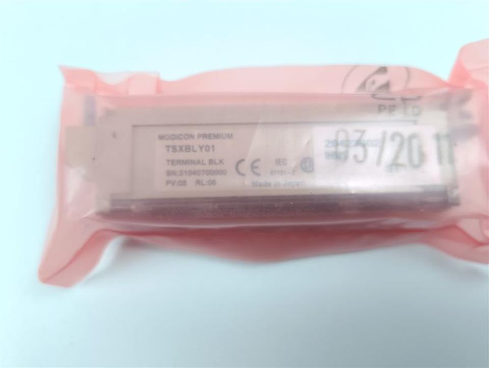 Schneider Electric TSXBLY01 TERMINAL BLK TOP CONDITION