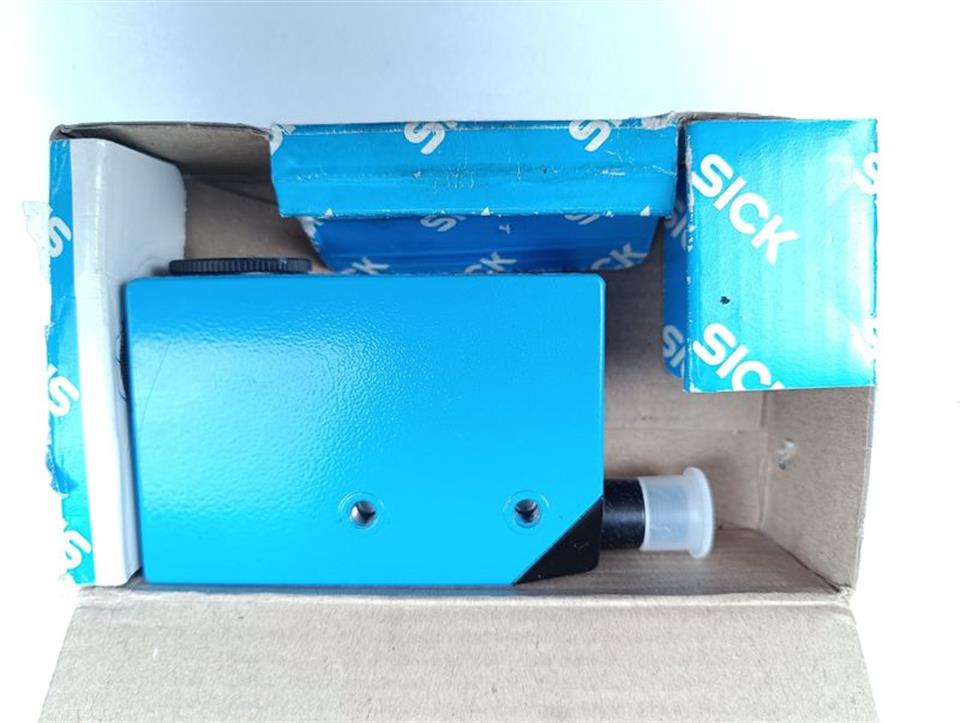 SICK Farbsensor CS81-P3612 1 028 225 Q=PNP UNUSED & OVP