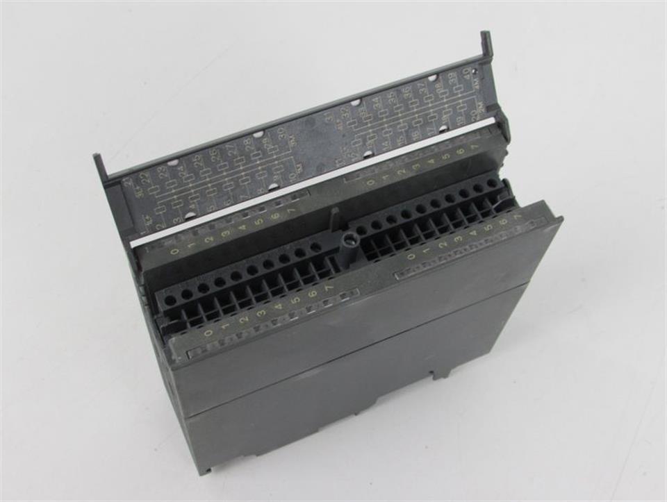 siemens-6es7322-1bl00-0aa0-6es7-322-1bl00-0aa0-e-stand-3-top-zustand-66109-3.jpg