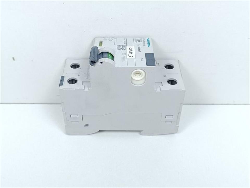 siemens-leistungsschalter-5sv3-311-6-rccb-top-zustand-62646-2.jpg