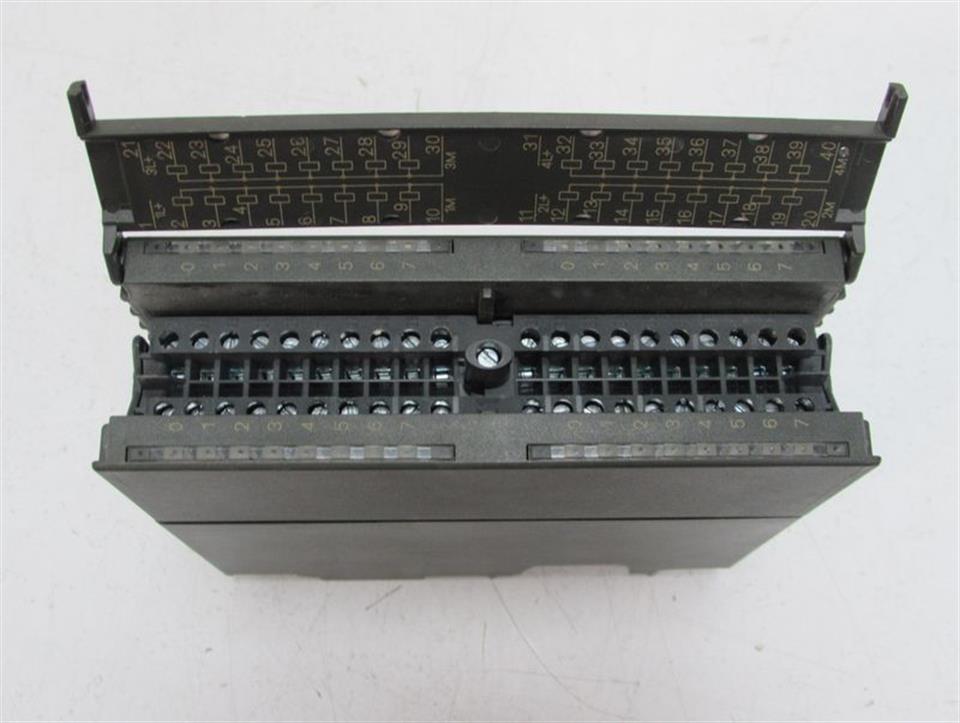 siemens-s7-6es7-322-1bl00-0aa0-sm322-6es7322-1bl00-0aa0-estand-01-top-zustand-75463-2.jpg