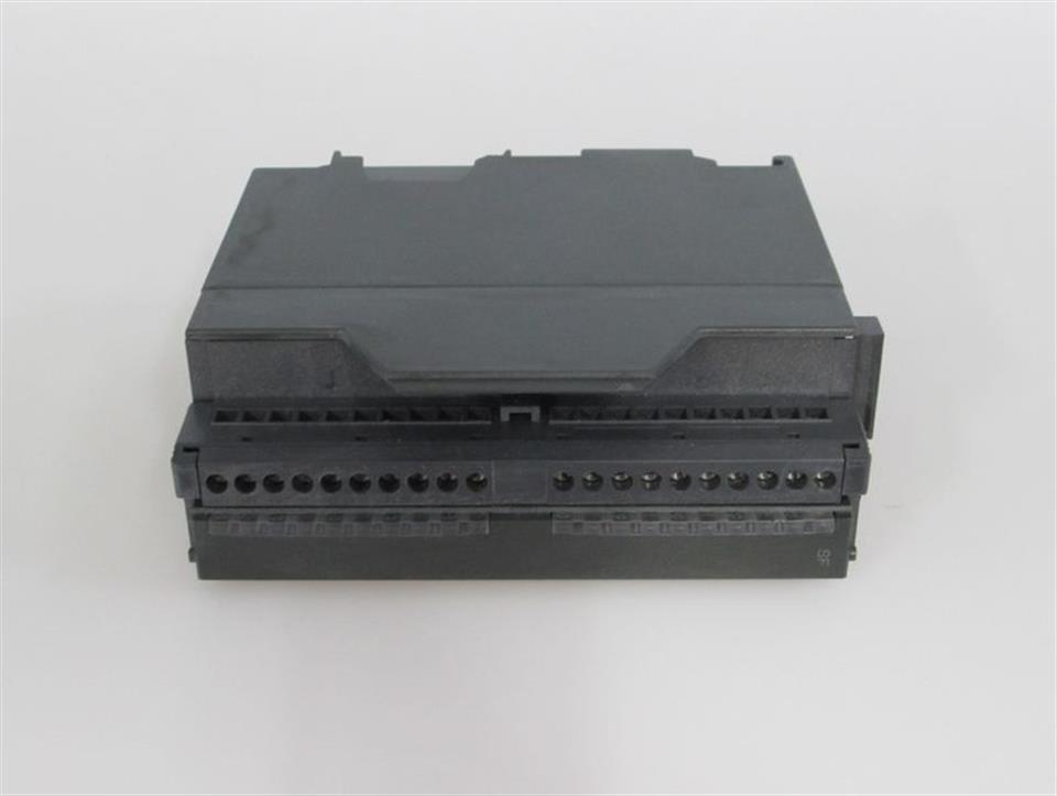siemens-s7-6es7-332-5hd01-0ab0-6es7332-5hd01-0ab0-e-st10-top-zustand-69775-2.jpg