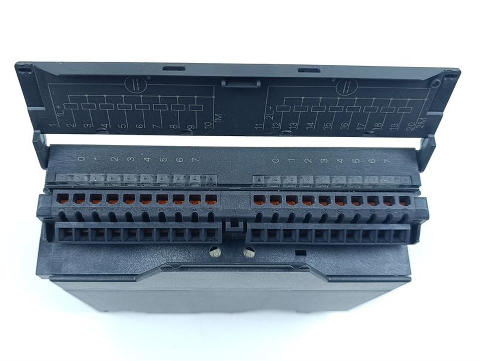 siemens-simatic-s7-sm322-6es7-322-1bh01-0aa0-est-03-neuwertig-83069-4.jpg