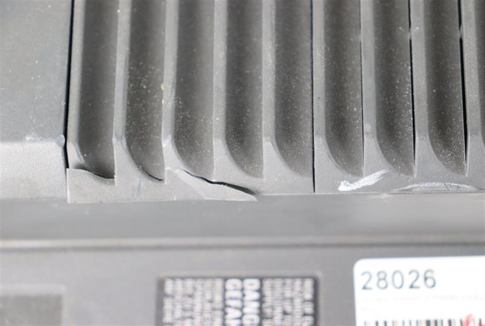 Siemens SINAMICS PM240-2 6SL3210-1PE28-8AL0 45KW 400V Cover is broken TESTED