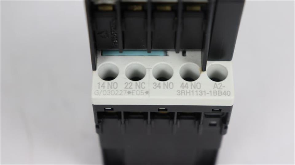 Siemens Sirius 3RH1131-1BB40 Hilfsschütz + 3RH1911-1FA31 Hilfsschalterblock