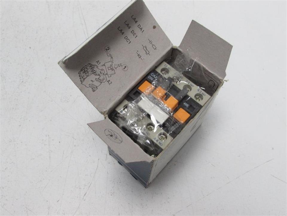 telemecanique-ca2-dn40-ca2dn40m5-unused-und-ovp-54663-2.jpg