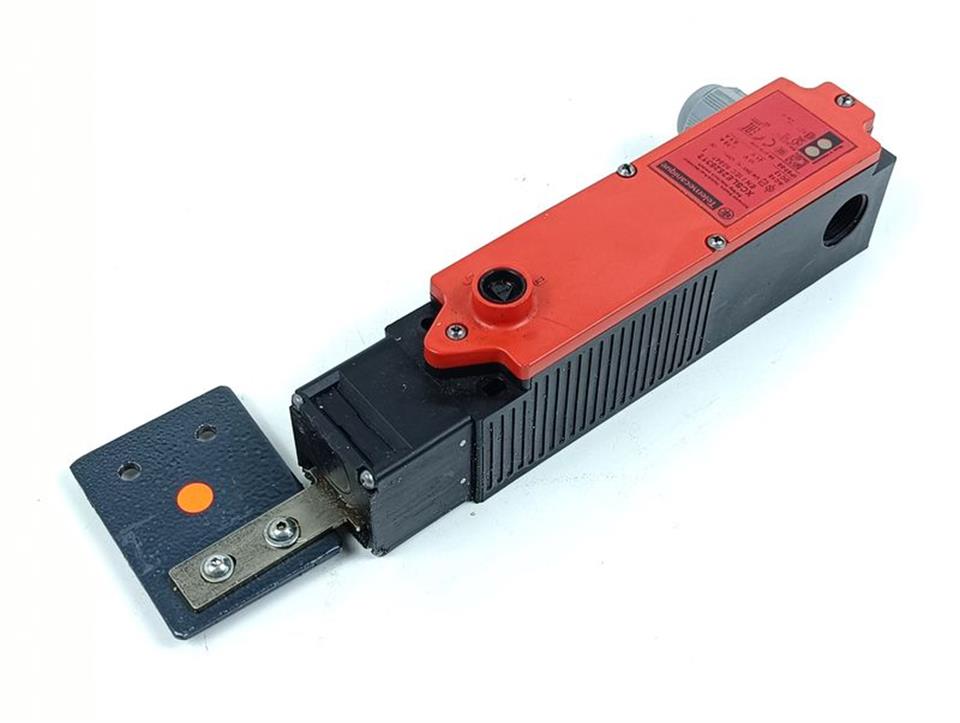 telemecanique-xcsle2525312-safety-interlock-switch-24v-05a-81657-2.jpg