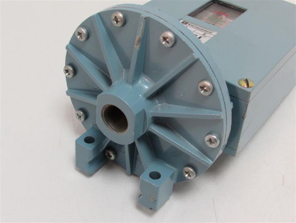 telemecanique-xmg-b091-vakuum-druckmesser-xmgb091-neuwertig-70906-2.jpg