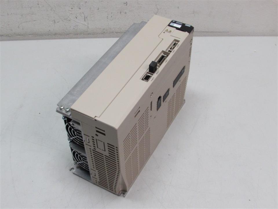 yaskawa-servo-drive-servopack-sgdv-120de5a-3kw-119a-400v-unbenutzt-ovp-72283-3.jpg