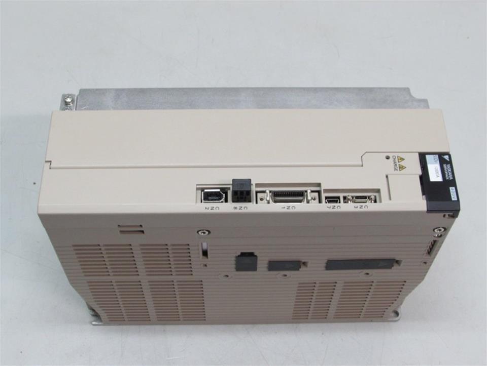 yaskawa-servo-drive-servopack-sgdv-120de5a-3kw-119a-400v-unbenutzt-ovp-72283-5.jpg